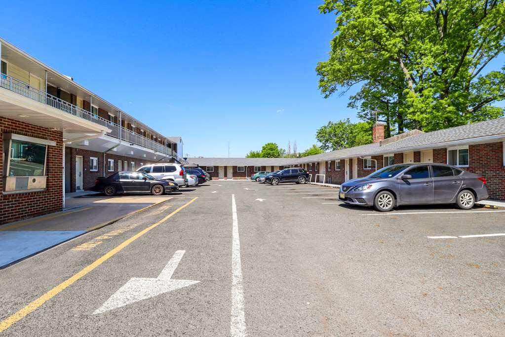 Americas Best Value Inn Avenel Woodbridge ภายนอก รูปภาพ