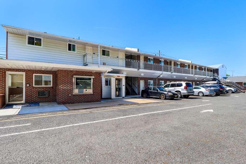 Americas Best Value Inn Avenel Woodbridge ภายนอก รูปภาพ